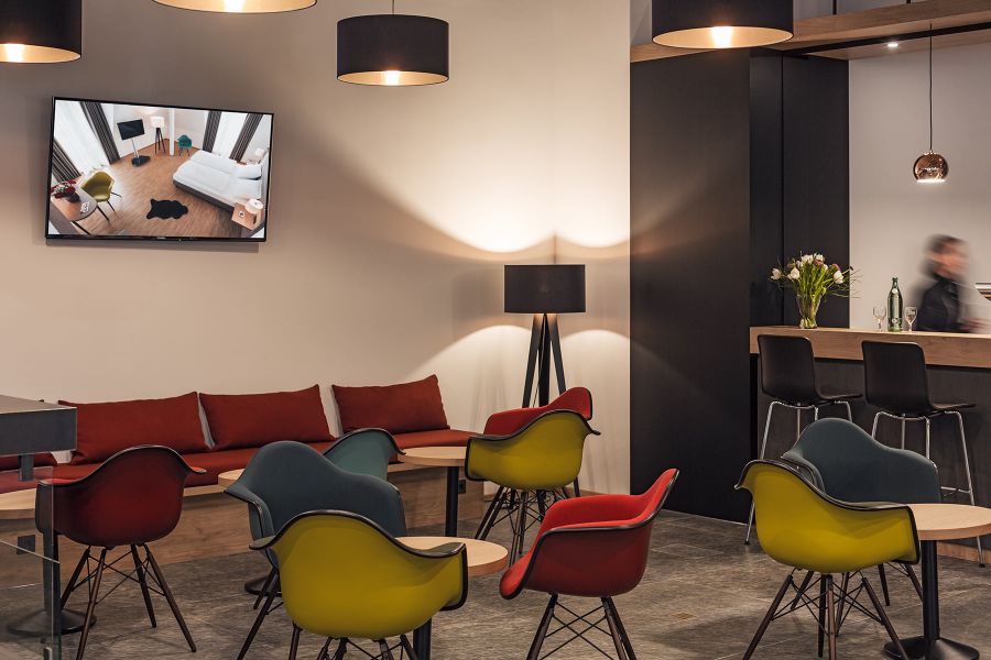 Bar mit angrenzender Lounge im Hotel Trezor in Singen am Hohentwiel - Generalsanierung durch APPIA Contract GmbH